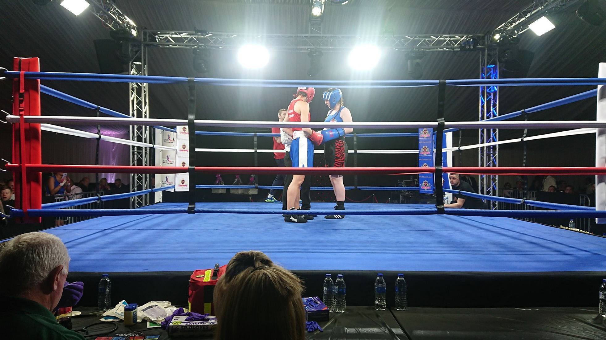 Getting in the boxing ring for a good cause : 